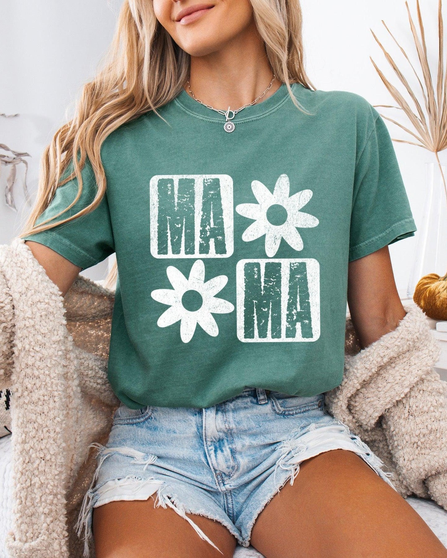 Floral Mama Comfort Colors T-Shirt – Garment-Dyed Graphic Mom Tee