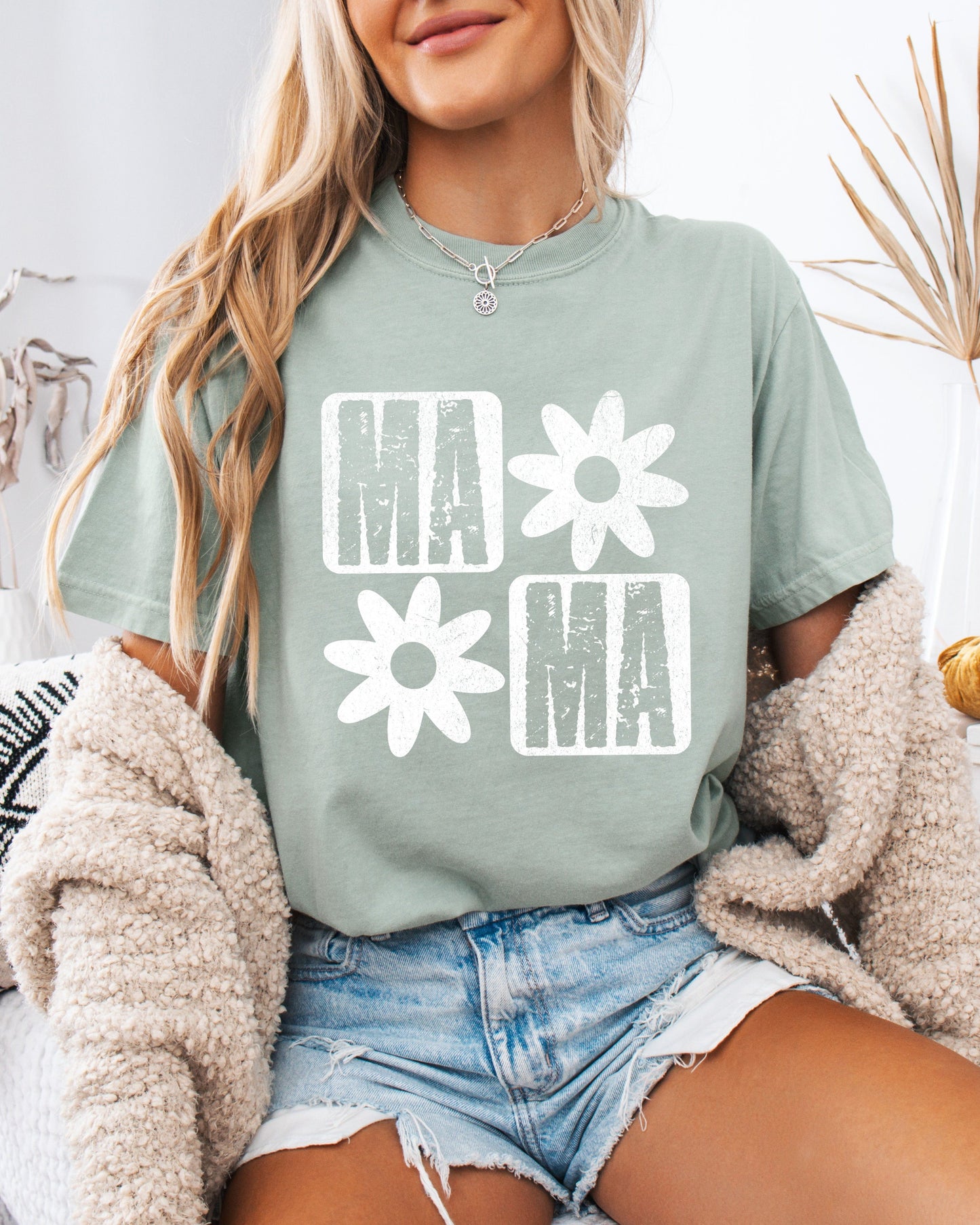 Floral Mama Comfort Colors T-Shirt – Garment-Dyed Graphic Mom Tee